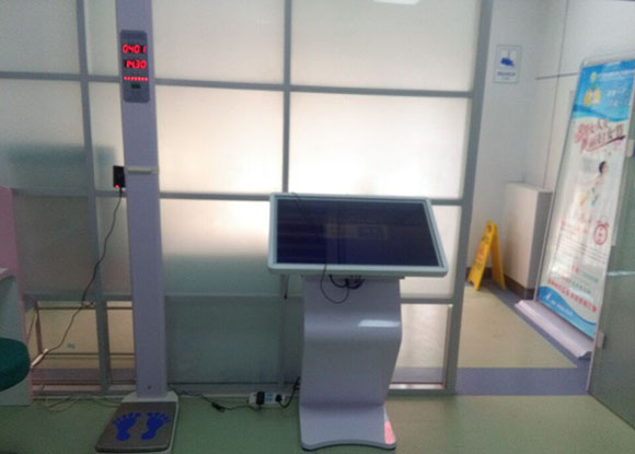 廣西賀州市衛(wèi)計(jì)局參觀“金臺(tái)區(qū)健康小屋” 廣西賀州市衛(wèi)計(jì)局參觀“金臺(tái)區(qū)健康小屋”